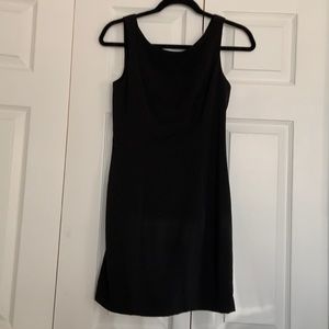 Very classy black vback zipper back mini. Mid thigh